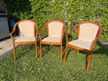 Stoelen beschikbaar voor biedingen