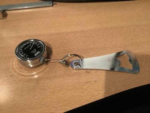 Automatische Sleutelhanger met Flessenopener - KM Teller Des, Motoren, Accessoires | Overige, Nieuw, Ophalen of Verzenden