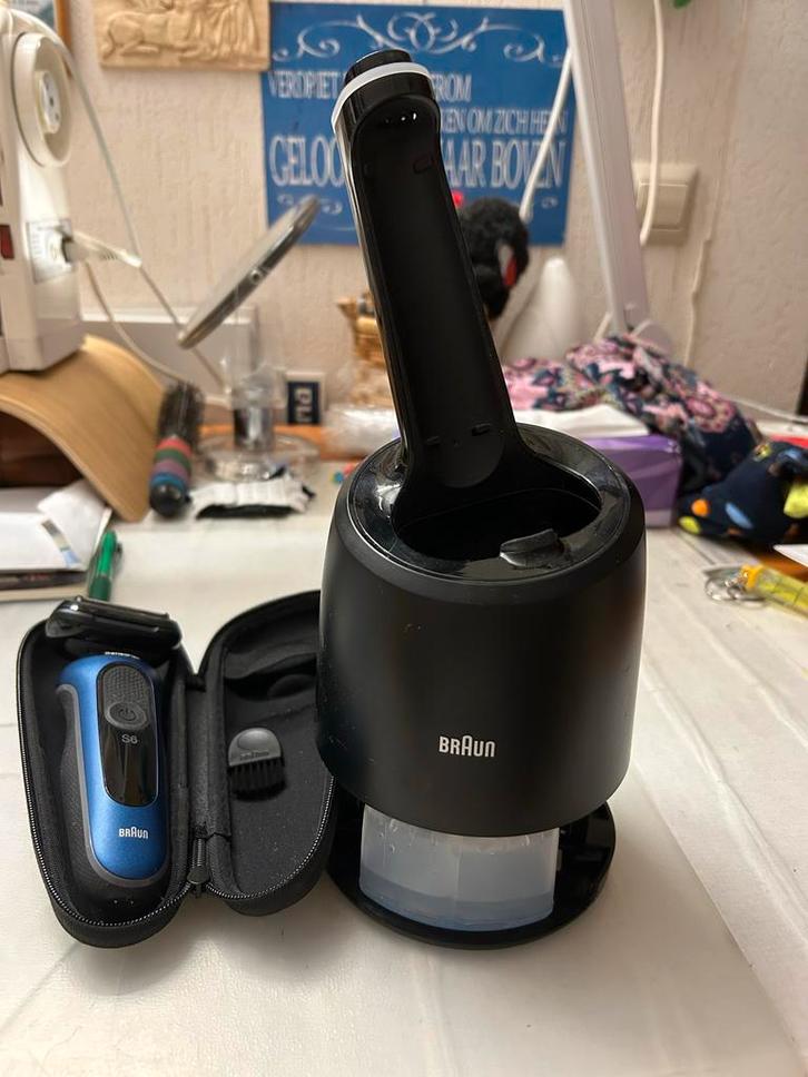 Braun Serie 6 Scheerapparaat en 7 reiniging cassettes, Witgoed en Apparatuur, Persoonlijke-verzorgingsapparatuur, Zo goed als nieuw