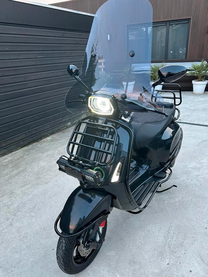 Vespa Sprint 50  – Custom uitvoering Exclusive Psycodelic)l, Fietsen en Brommers, Scooters | Vespa, Zo goed als nieuw, Benzine