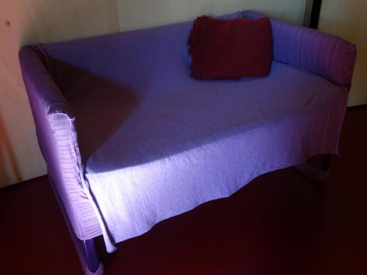 bankje paars / lila, Huis en Inrichting, Banken | Sofa's en Chaises Longues, Gebruikt, Tweepersoons, Minder dan 150 cm, 75 tot 100 cm