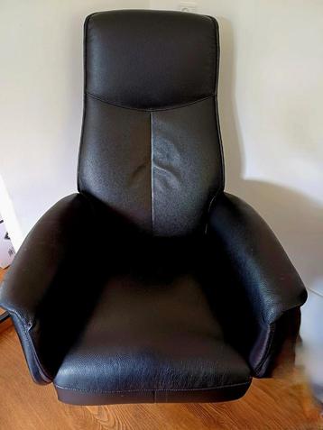 Prachtige kwaliteit lederen relaxfauteuil (electr. verstelb) beschikbaar voor biedingen