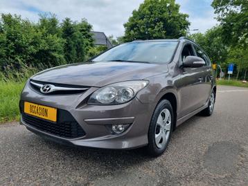 Hyundai i30 cw 1.6 16v bj 2012 km 112510 airco cruisecontrol beschikbaar voor biedingen