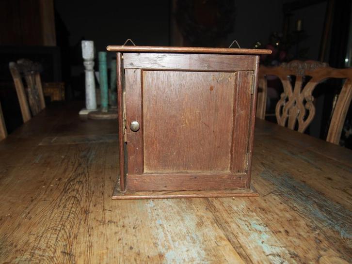 Kleine oude Wandkastje/Kastje, Antiek en Kunst, Antiek | Woonaccessoires, Ophalen of Verzenden