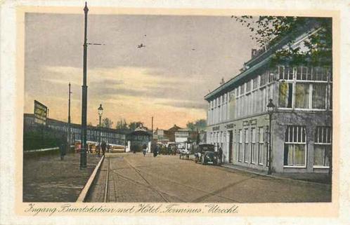 (301-066-027) Utrecht Buurstation met Hotel Terminus, Verzamelen, Ansichtkaarten | Nederland, Utrecht, Verzenden