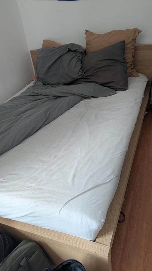 Ikea Mattress Barely Used, Huis en Inrichting, Slaapkamer | Bedden, Zo goed als nieuw, Tweepersoons, 200 cm, Hout, Wit, Ophalen