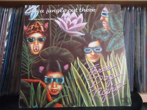 7" Single Three Dog Night - It's A Jungle Out There / Somebo, Cd's en Dvd's, Vinyl Singles, Gebruikt, Single, Pop, 7 inch, Verzenden