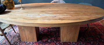 Solide Eettafel beschikbaar voor biedingen