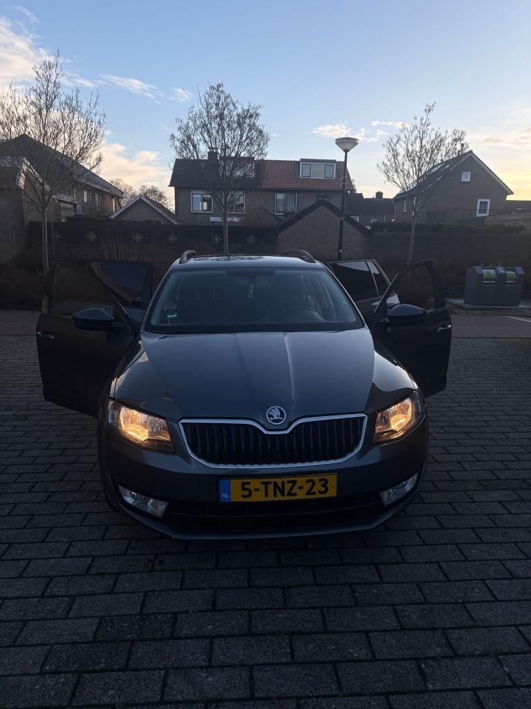 Skoda Octavia 1.2 TSI 77KW Combi 2014 Grijs, Auto's, Skoda, Particulier, Octavia, Airconditioning, Android Auto, Cruise Control