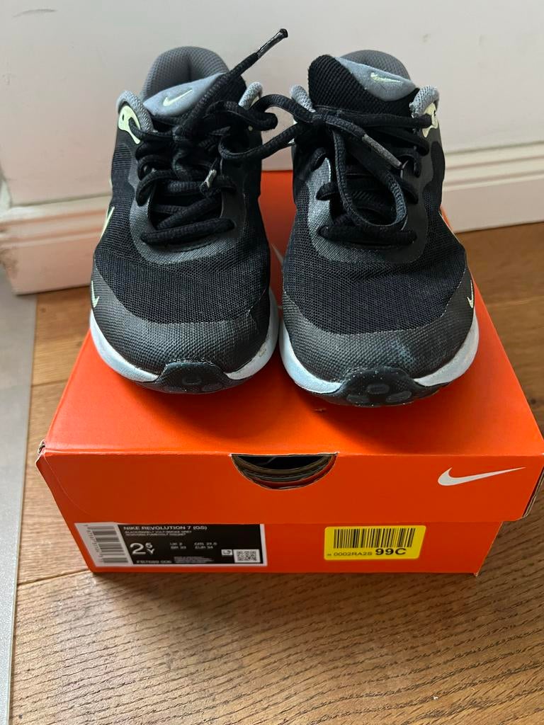 Nike Revolution 7 maat 34 in goede conditie, Ophalen of Verzenden