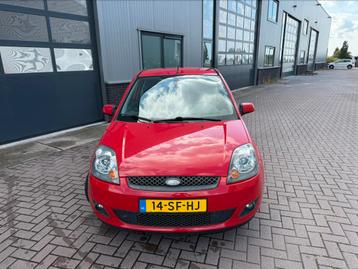 Ford Fiësta 1.3 8V 3DR 2005 Rood airco beschikbaar voor biedingen