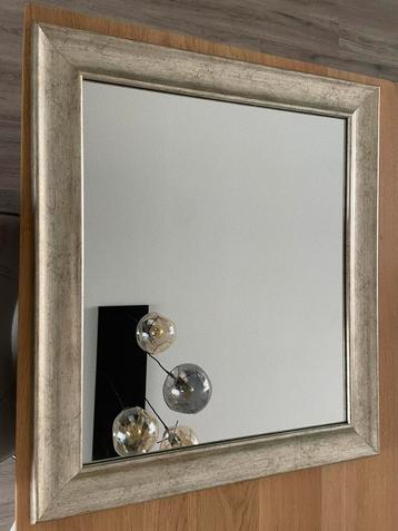 Spiegel 75x65 cm   beschikbaar voor biedingen
