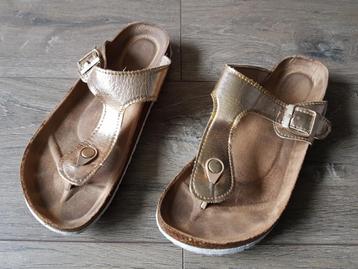 Slippers voor dames -- maat 39 -- koperkleurig / goudkleurig beschikbaar voor biedingen