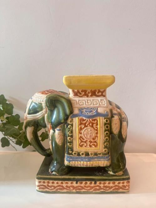 Keramieken kleine olifant plamtentafeltje, Antiek en Kunst, Antiek | Keramiek en Aardewerk, Ophalen of Verzenden