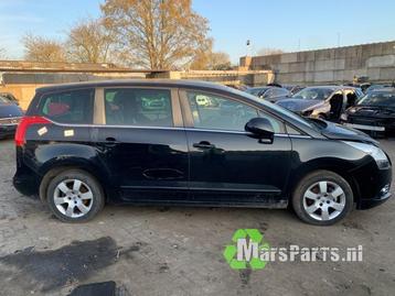 Stijl rechts-voor van een Peugeot 5008 (KTV) beschikbaar voor biedingen