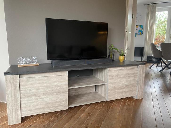 Tv meubel 180cm, Huis en Inrichting, Kasten | Televisiemeubels, Gebruikt, Minder dan 100 cm, 150 tot 200 cm, 25 tot 50 cm, Overige materialen