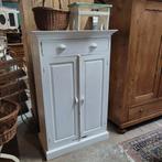 Brocante oude smalle witte meidenkast H. 140 cm., Ophalen