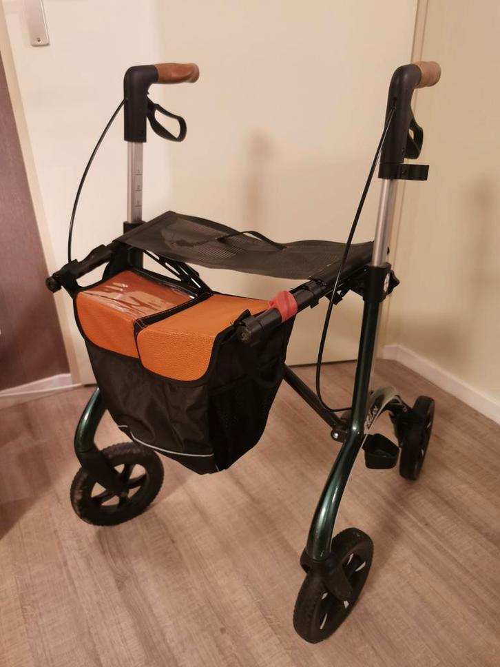 SALJOL Carbon rollator 5 kilo, Diversen, Rollators, Zo goed als nieuw, Lichtgewicht, Opvouwbaar, Ophalen of Verzenden