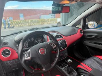 Fiat Punto 1.3 Multijet 62KW 3DR 2011 Zwart beschikbaar voor biedingen