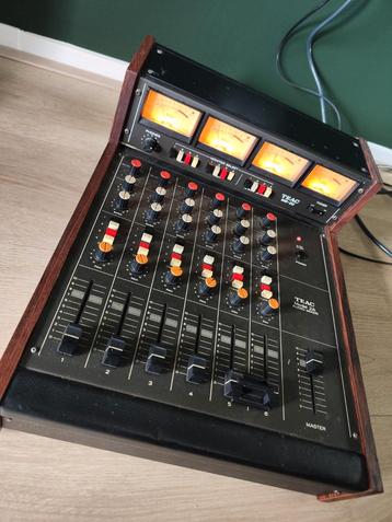 TEAC Model 2A + MB-20 VU Meter Bridge. vintage studio mixer beschikbaar voor biedingen