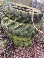 Drie gebruikte tractorbanden, Ophalen, Gebruikt