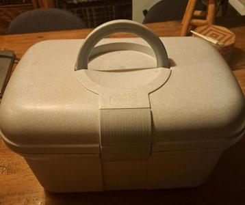 Curver vintage Naaikoffer - Handig en Praktisch! beschikbaar voor biedingen