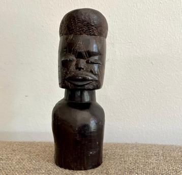Afrikaans houtsnijwerk beeldje beschikbaar voor biedingen
