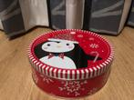 Koektrommel kerst pinguïn koek trommel leeg rood zwart wit, Overige merken, Koek(jes), Ophalen of Verzenden, Zo goed als nieuw