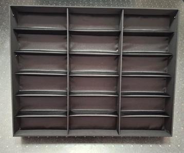 Brillen Organizer / Modelauto Display - 18 Vakken beschikbaar voor biedingen