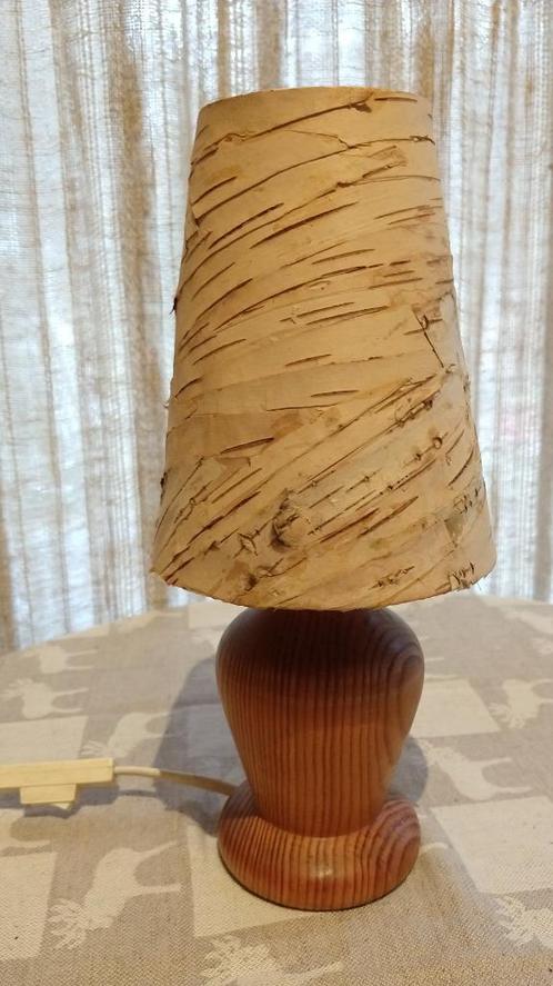 Houten schemerlampje met handgemaakte kap van berkenbast, Huis en Inrichting, Lampen | Tafellampen, Nieuw, Minder dan 50 cm, Hout
