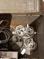 3  iphone oortjes en een zwarte, Overige merken, Gebruikt, Ophalen of Verzenden, Over oor (circumaural)