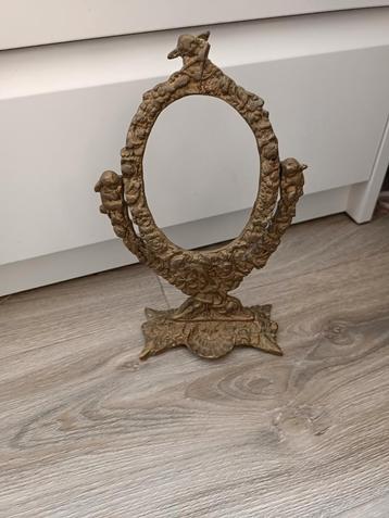 Antiek spiegelframe beschikbaar voor biedingen