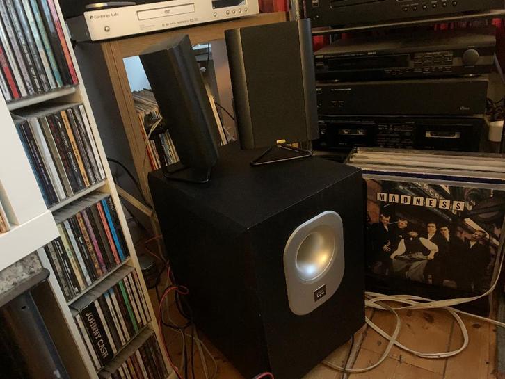 JBL SUB200/230 actieve sub + satellieten Jamo SAT200 II, Audio, Tv en Foto, Luidsprekers, Zo goed als nieuw, Front, Rear of Stereo speakers