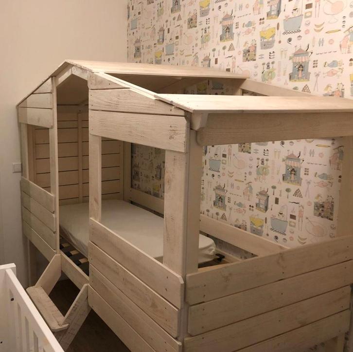 Halfhoogslaper huisje - Zo goed als nieuw!, Kinderen en Baby's, Kinderkamer | Bedden, Zo goed als nieuw, 180 cm of meer, 100 cm of meer