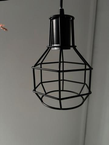 Zwarte hanglamp kooi beschikbaar voor biedingen