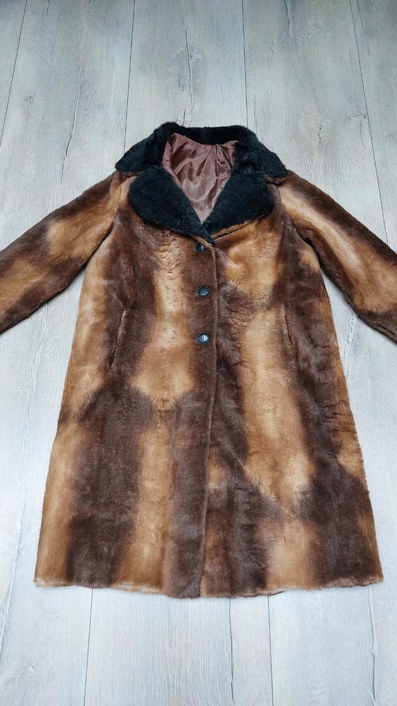 Vintage imitatie bontjas jaren 60/70 - Maat M, Kleding | Dames, Jassen | Winter, Zo goed als nieuw, Maat 38/40 (M), Bruin, Ophalen of Verzenden
