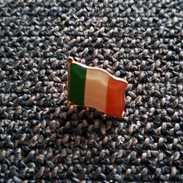 Pin vlag van Ierland beschikbaar voor biedingen