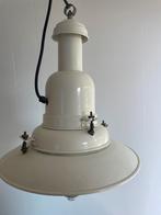 Twee witte schipperslampen, Ophalen