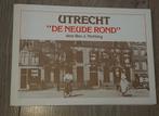 Oud Utrecht de Neude rond druk 1976, Gelezen, Ophalen of Verzenden, 20e eeuw of later