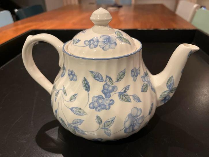 Barratts Theepot evt. met kopjes - Blauw Bloemenmotief, Huis en Inrichting, Keuken | Servies, Gebruikt, Kop(pen) en/of Schotel(s)