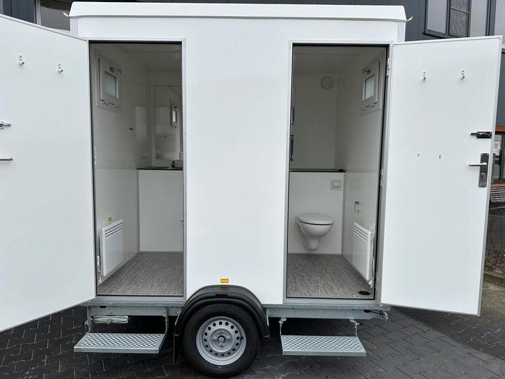 Nieuwe 1-1-1 toiletwagen bjr 2025 totalwagon deukjes achter, Hobby en Vrije tijd, Feestartikelen | Verhuur, Nieuw, Overige, Ophalen