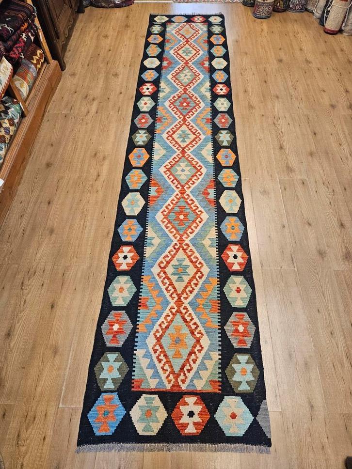 Handgeweven oosterse wollen kelim loper 392x82, Huis en Inrichting, Stoffering | Tapijten en Kleden, Nieuw, 50 tot 100 cm, 200 cm of meer