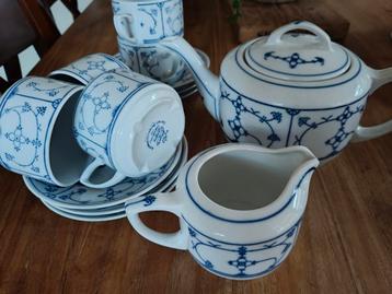 Jäger 5 kop en schotel, theepot, melkkannetje beschikbaar voor biedingen