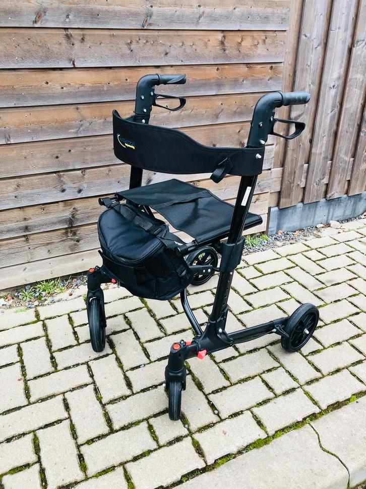 NIEUWE opvouwbare lichtgewicht rollator, Diversen, Rollators, Zo goed als nieuw, Lichtgewicht, Ophalen of Verzenden