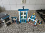 LEGO POLITIEBUREAU 60246 INCLUSIEF BOUWTEKENINGEN, Kinderen en Baby's, Speelgoed | Duplo en Lego, Ophalen of Verzenden, Zo goed als nieuw