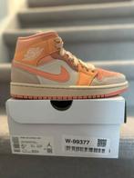 Nike air jordan 1 mid apricot maat 36, Kleding | Dames, Schoenen, Nike Air Jordan, Nieuw, Ophalen of Verzenden, Sneakers of Gympen