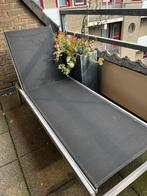 Ligbed met metalen onderstel en kussen, Tuin en Terras, Ligbedden, Ophalen, Gebruikt