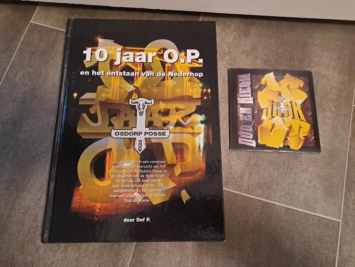 Boek 10 jaar O.P. Osdorp Posse inclusief CD, Boeken, Muziek, Zo goed als nieuw, Artiest, Ophalen of Verzenden