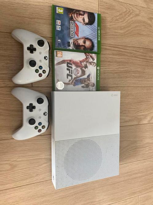 Xbox One S + F1 2019 & UFC + 2 Controllers, Spelcomputers en Games, Games | Xbox One, Gebruikt, Sport, 1 speler, Vanaf 3 jaar