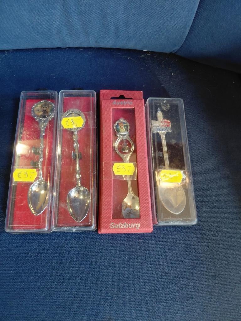 Verzameling van 4 souvenir lepeltjes, Antiek en Kunst, Antiek | Bestek, Ophalen of Verzenden
